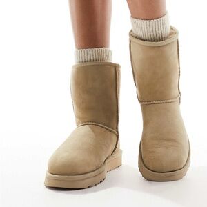 UGG Classic Short II Boots in Stone Size 5